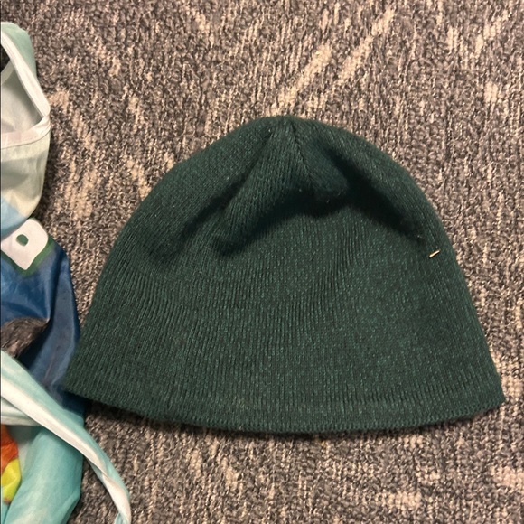 The North Face Dark Green Knit Beanie & Carhartt brown beanie. Top winter brands - Picture 6 of 16